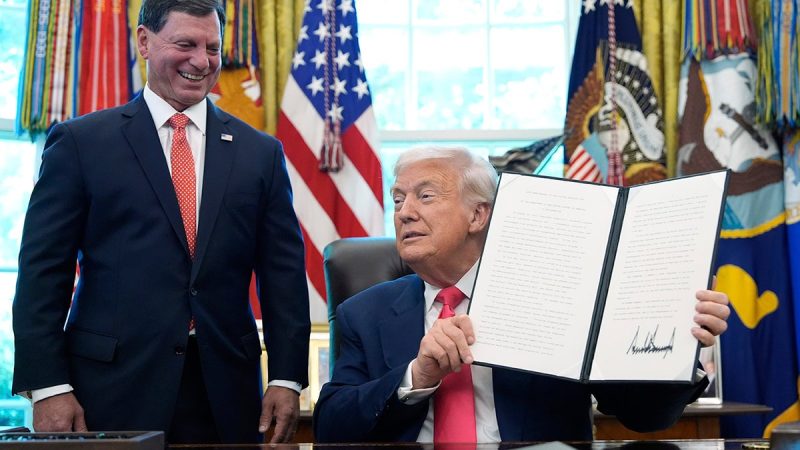 trump-signs-social-security-proclamation-800x450-XdjZHk.jpg